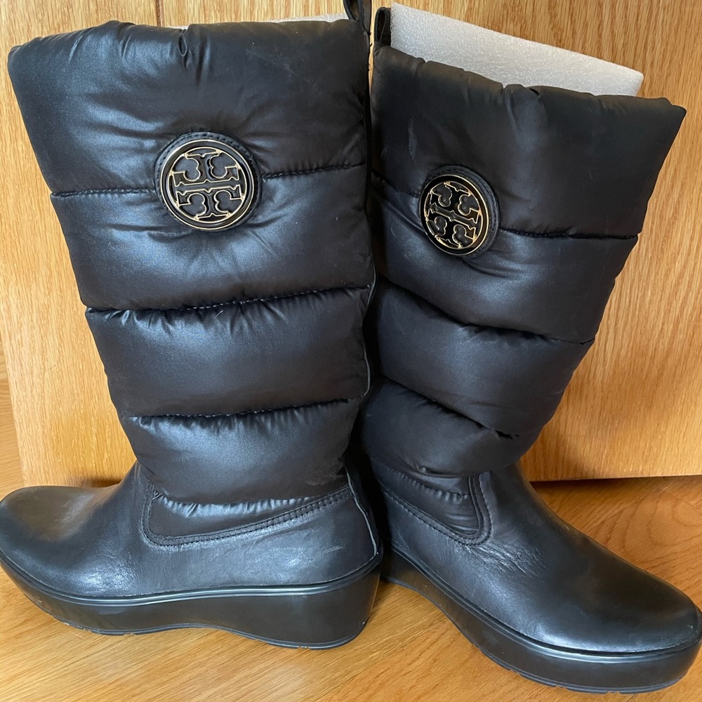 Tory Burch puff winter boots, weather proof, size 8, NWT, in the box